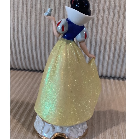 Vintage Disney Snow White 7” Glitter Porcelain Figurine - Picture 5 of 5